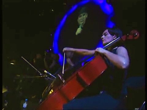 Serge Lama chante Je suis malade en live à Bercy