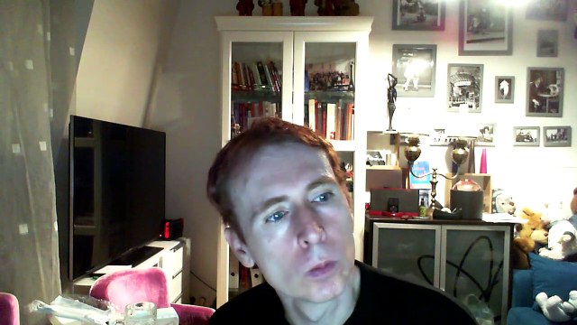 Wiwi égratigne party doll