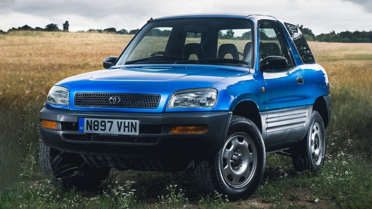Winter-offroad-fahrschule im toyota rav 4 - mit dem hybrid über stock, stein und eis