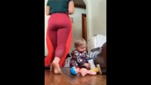 Mommy plays hide and seek with Baby, but the kid noticed something else, watch the video to the end...