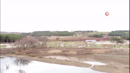 Pelitözü Göleti'nde yağış azlığı nedeniyle sular 25 metre çekildi