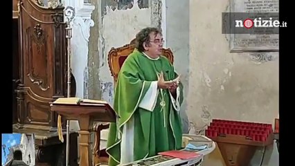 Parroco calabrese racconta l'incontro tra Draghi e Di Maio: l'omelia diventa virale