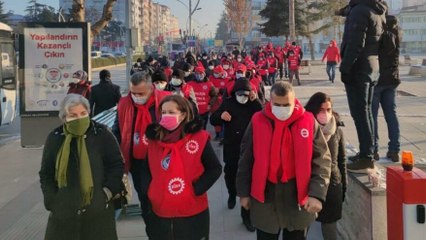 Kod 29’la kovulan işçiler fabrikaya yürüdü