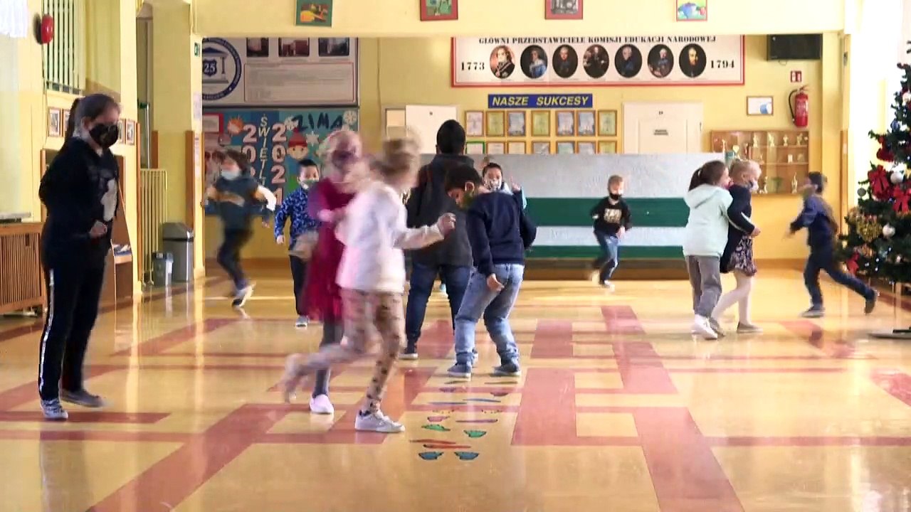 Nach Covid-Pause - endlich wieder die Schulbank drücken