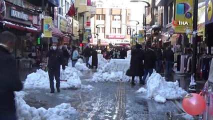 Uzmanında Karlı ve Buzlu Yolda Yürümenin Teknikleri