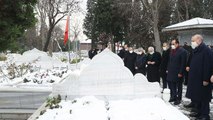 Cumhurbaşkanı Erdoğan, Necmettin Erbakan’ın mezarını ziyaret etti