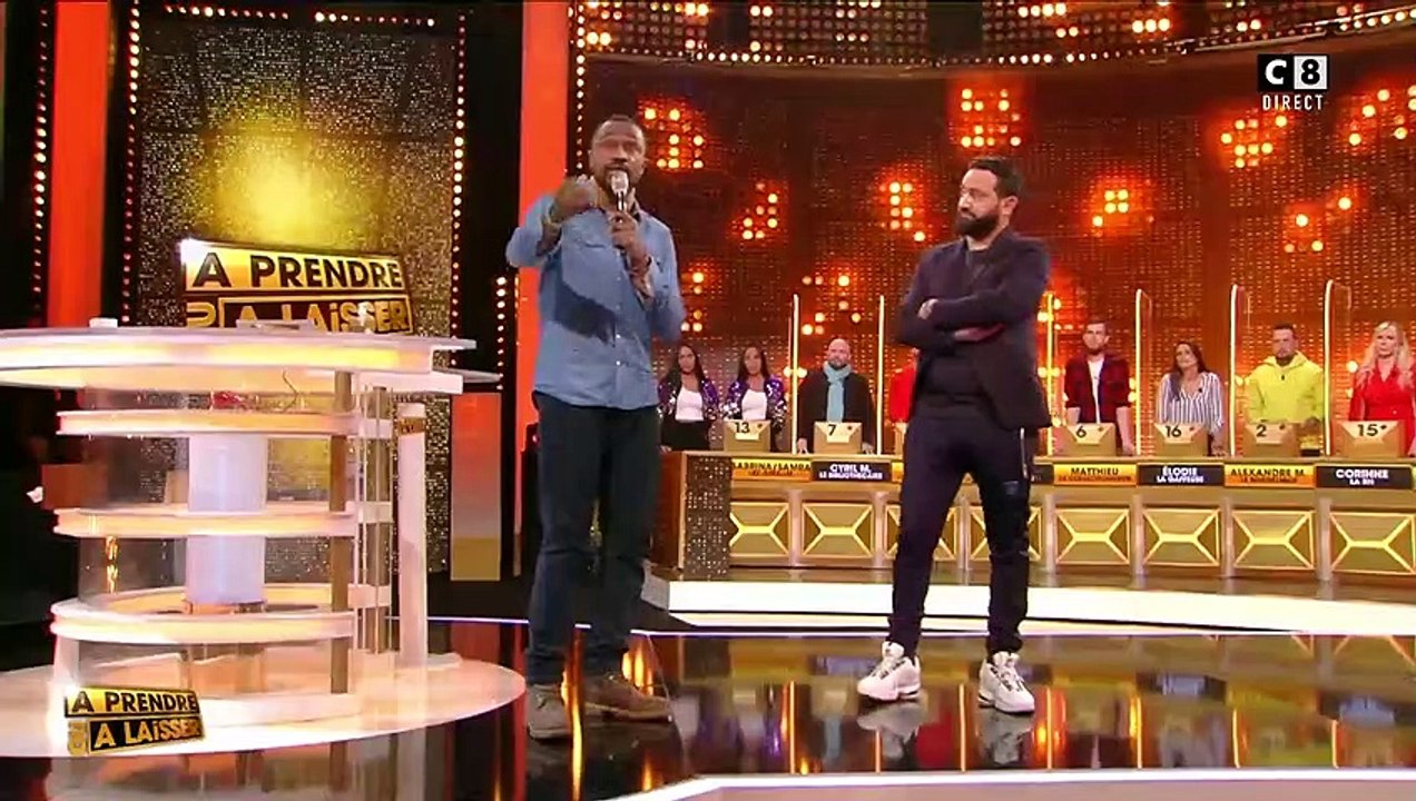 Otis, un ancien candidat du jeu "À prendre ou à laisser", lance un appel à l'aide auprès de Cyril Hanouna sur C8.