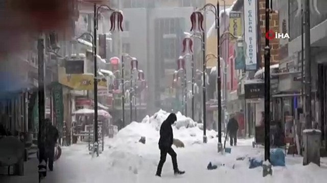 Ağrı’da köy yolları kar ve tipi nedeniyle ulaşıma kapandı