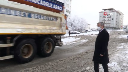 Şahinbey'de ekiplerin karla mücadelesi başladı