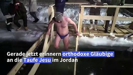 Baden im Eis zur Vergebung der Sünden