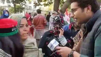 پیپلز پارٹی بزرگ خواتین کو راشن اور 5 ہزار کا لالچ دے کر احتجاج میں لے آئے