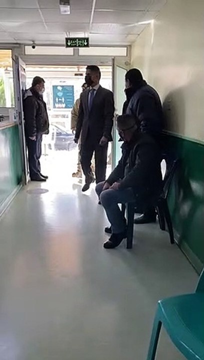 ولي العهد يتفقد مركز لقاحات كورونا بمستشفى الجامعة .. فيديو (2)