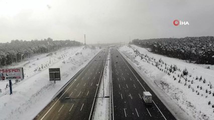 İstanbul’da öğleden başlayan lapa lapa kar yağışı böyle görüntülendi