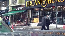 İstanbul’un göbeğinde akılalmaz olay: Turistin başına buz kütlesi düştü