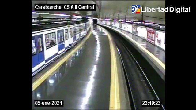 Un policía nacional fuera de servicio rescata 'in extremis' a un hombre en el Metro