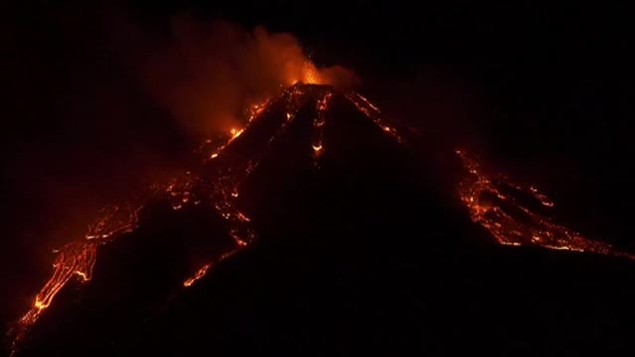 El volcán Etna vuelve a entrar en erupción