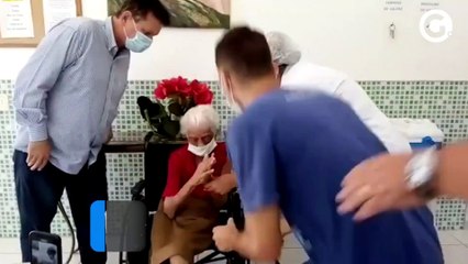 Download Video: Joana Ornelas dos Santos, de 102 anos, é a primeira pessoa a ser imunizada em Cariacica