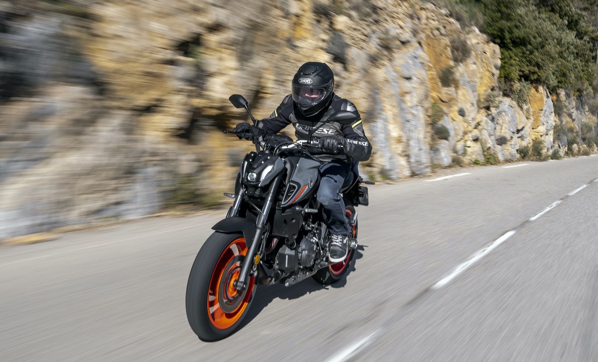 2021 Yamaha MT-07 1er ESSAI POV Auto-Moto.com