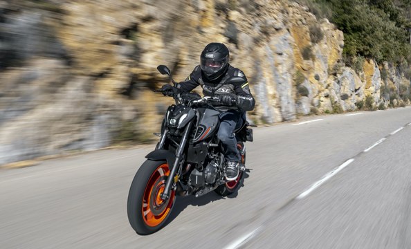 2021 Yamaha MT-07 1er ESSAI POV Auto-Moto.com