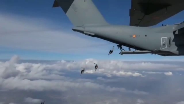 114 paratroopers who graduated from the military school, the first paratroopers to take off in splendor from Airbus A400M