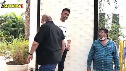 Film Producer Akshay Puri with family reach alibaug for Varun & Natasha’s wedding | SpotboyE