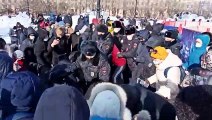Police clash with supporters of Russian opposition leader Alexei Navalny
