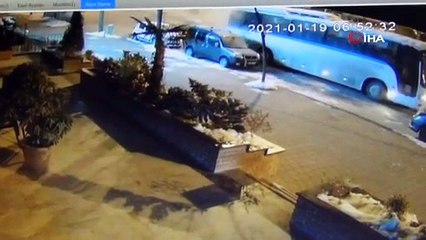 Bursa'da işçileri almaya giden servis yandı