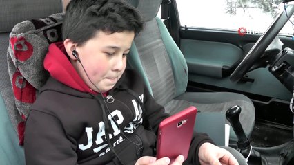 Dünyayla iletişimi sağlamak için tepeye çıkıyorlar