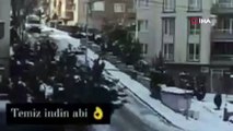 Bursa'da buz tutan yolda kaza! O anlar kamerada