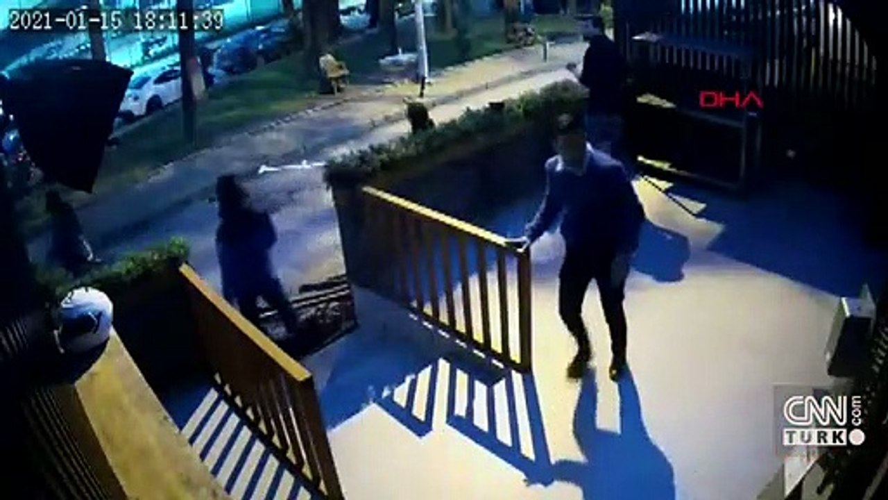 Kazadan bir anlık refleksi sayesinde kurtuldu | Video