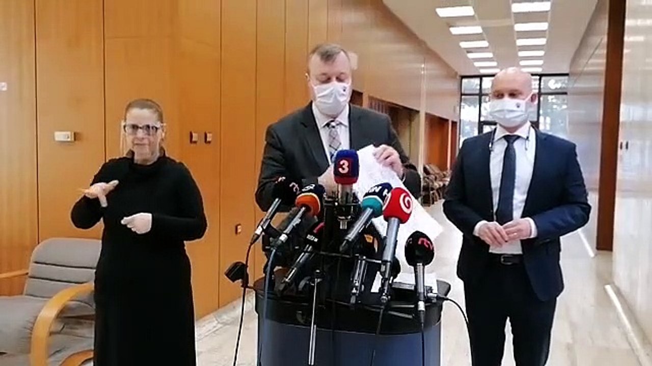 ZÁZNAM: Brífing ministra práce M. Krajniaka a školstva B. Gröhlinga