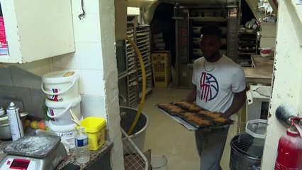 Régularisé, le jeune apprenti guinéen de retour au fournil à Besançon