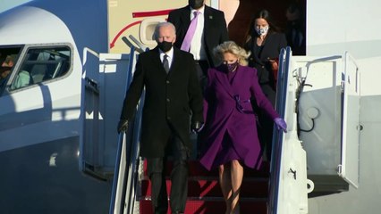 Biden assina decretos para reverter políticas de Trump