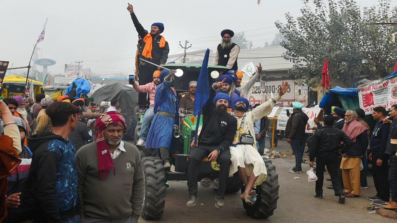 SC asks Centre to withdraw plea against tractor rally