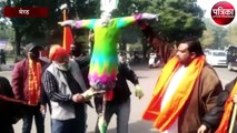 वेब सीरीज तांडव के विरोध में फूंका सैफ अली खान का पुतला, देखें वीडियो