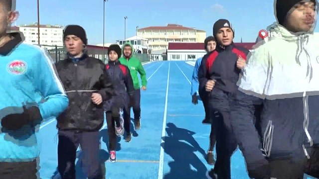 Nevşehirli atletler dondurucu soğukta şampiyonaya hazırlanıyor