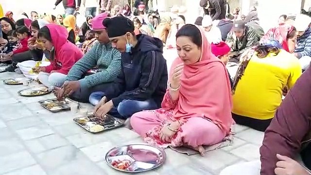 दीवान सजे, अरदास हुई, गुरु का अटूट लंगर बरता