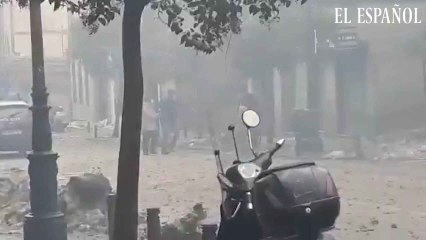 Una fuerte explosión destroza aun edificio en el centro de Madrid