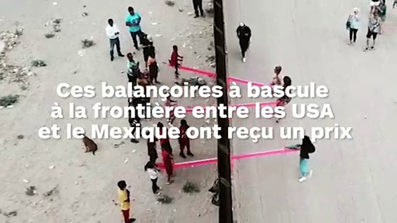 Des balançoires installées des deux côtés du mur entre le Mexique et les USA