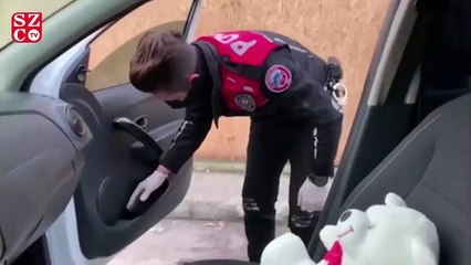 Oyuncak ayıdan silah çıktı