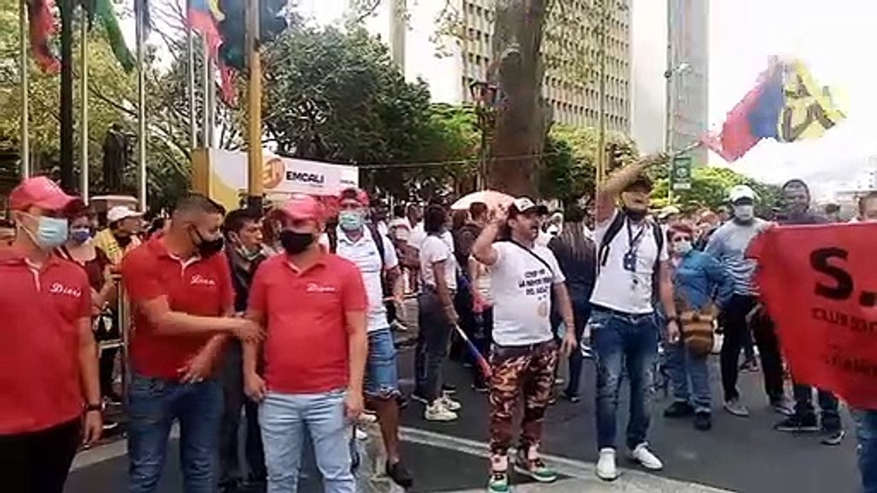 Protesta por toque de queda en Cali