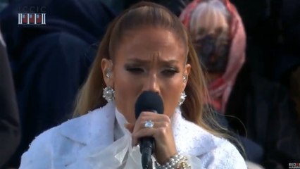 Jennifer Lopez dice en español el juramento de Biden durante su actuación