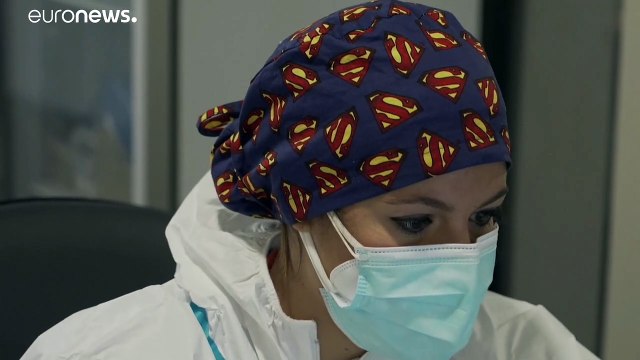 Profissionais de saúde espanhóis enfrentam crise de saúde mental