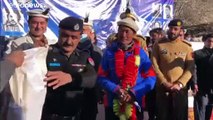 Un collier de fleurs et la reconnaissance pour les 10 héros népalais du K2