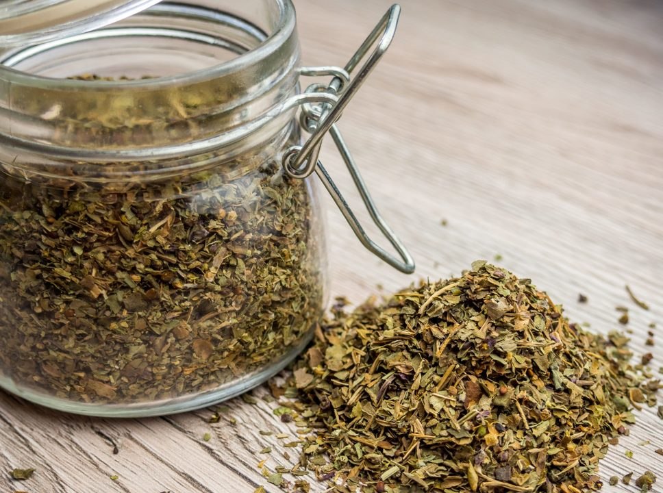 How to Maximize the Flavor of Dried Herbs