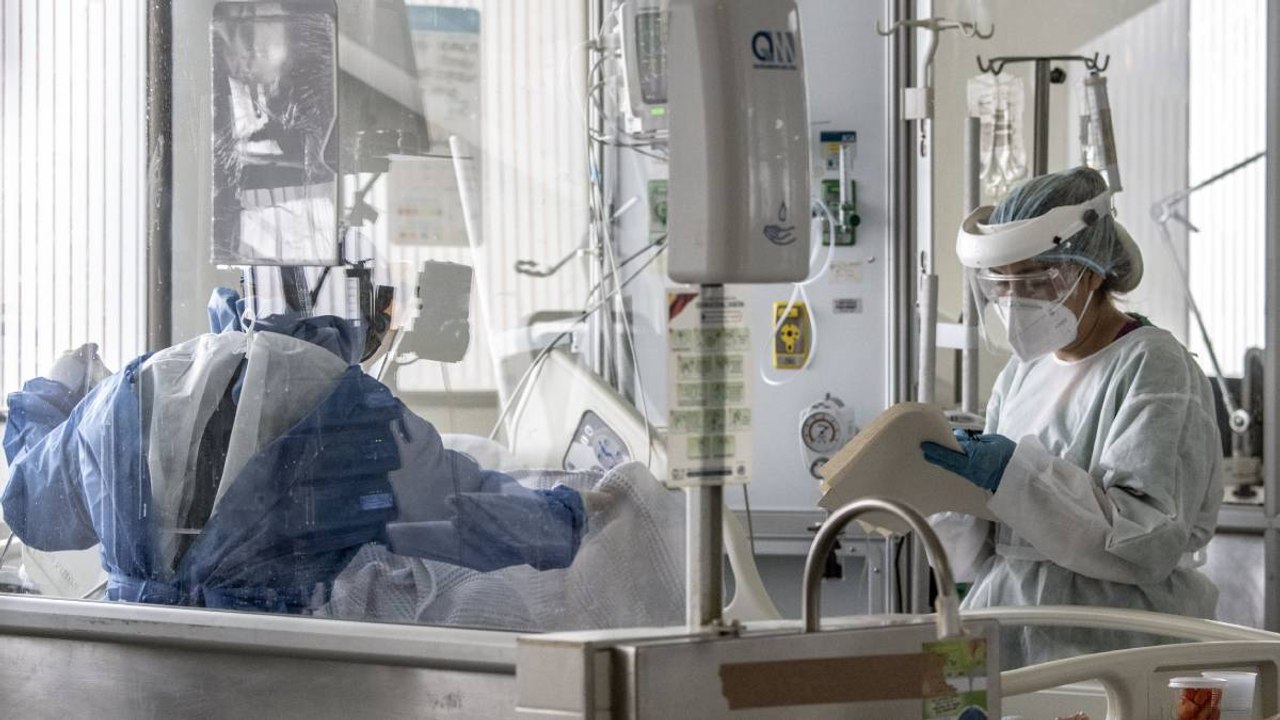 Distrito reconoce que en UCI para covid permanecen 143 pacientes de otras dolencias