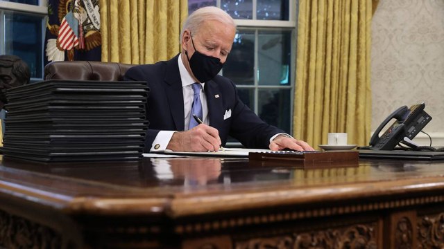 Estos son los primeros decretos que firmó Joe Biden como mandatario de EE.UU.