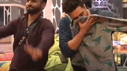 Bigg Boss 14; Jasmin Bhasin की टीशर्ट के साथ Aly Goni ने किया ये; Jasly फैंस खुश | FilmiBeat