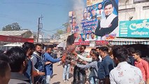 शाजापुर: वेब सीरीज तांडव का विरोध, गोरक्षा सेना ने जलाया पुतला