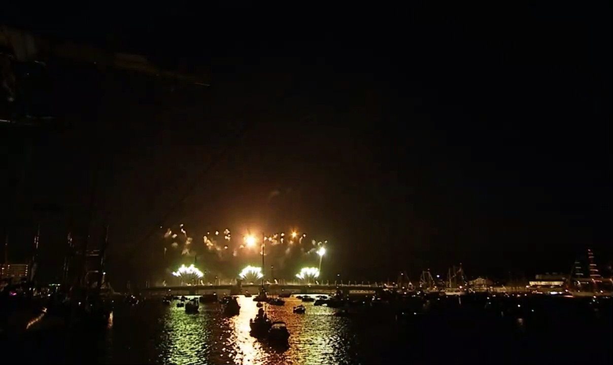 Fyrværkerishowet på Limfjordsbroen 2015 | Tall Ships Races i Aalborg | TV2 NORD - TV2 Danmark